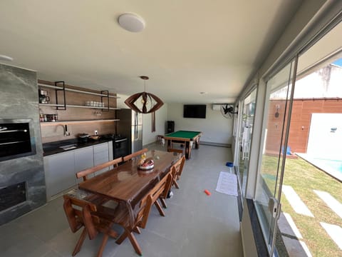 Kitchen or kitchenette, Seating area, Dining area, oven, pet friendly, stove