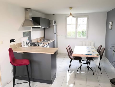 Property building, Kitchen or kitchenette, Living room