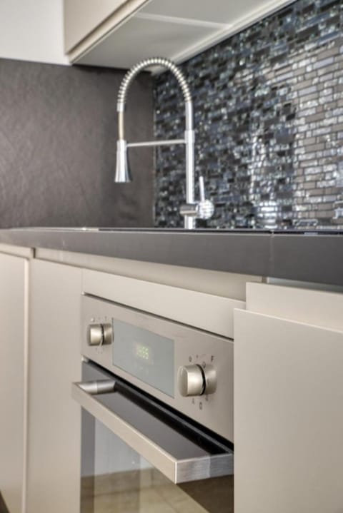 Elegant apartment with pool and parking Apartment in Locarno