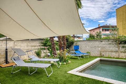 Elegant apartment with pool and parking Apartment in Locarno