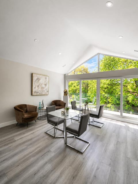 Living room, Seating area, Dining area