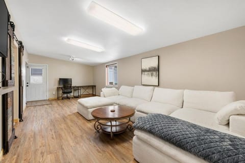 TV and multimedia, Living room, Seating area
