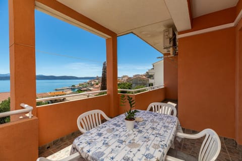 Balcony/Terrace, children, Family