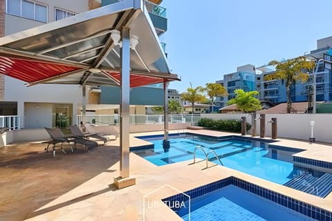 Property building, Patio, Day, Pool view, Swimming pool, sunbed