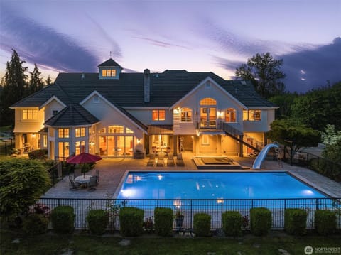 Property building, Garden, Swimming pool