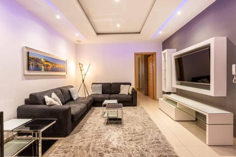 Communal lounge/ TV room, TV and multimedia, Living room