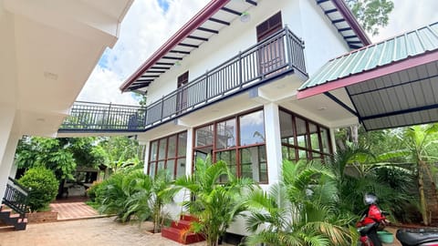 Property building, Spring, Day, Garden, Garden view