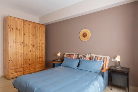 Bed, Photo of the whole room, Bedroom, Quiet street view, heating, heating, wardrobe