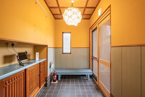 Facade/entrance, Photo of the whole room