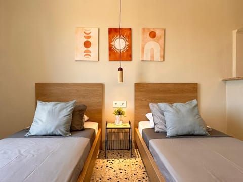 Property building, Bed, Photo of the whole room, Bedroom