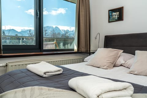 Bed, Bedroom, Mountain view