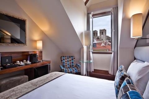 Bed, Day, TV and multimedia, Coffee/tea facilities, Photo of the whole room, Seating area, Bedroom, City view