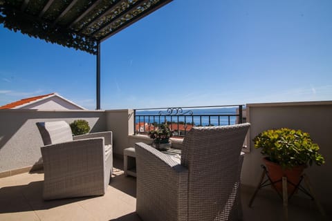 Day, Balcony/Terrace, Seating area, Sea view