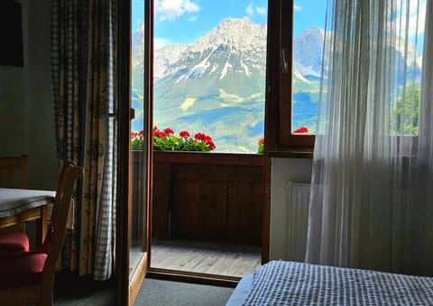 View (from property/room), Balcony/Terrace, Mountain view