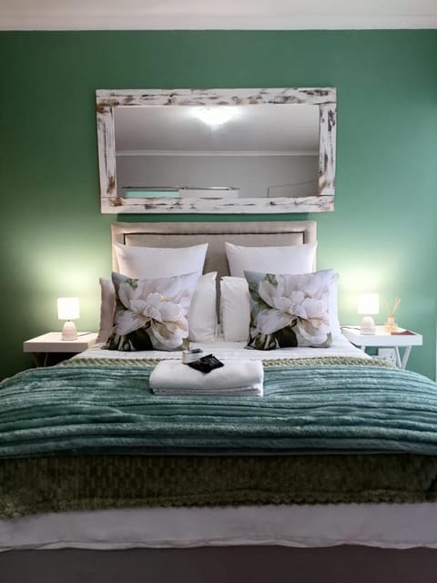 Bed, towels