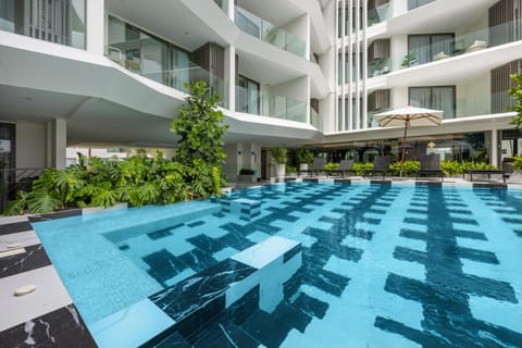 Day, Swimming pool, sunbed