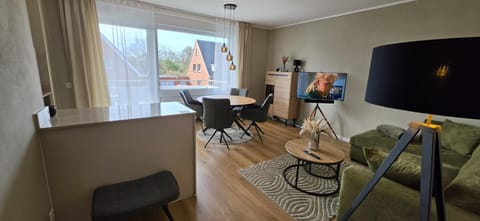 TV and multimedia, Seating area, Dining area