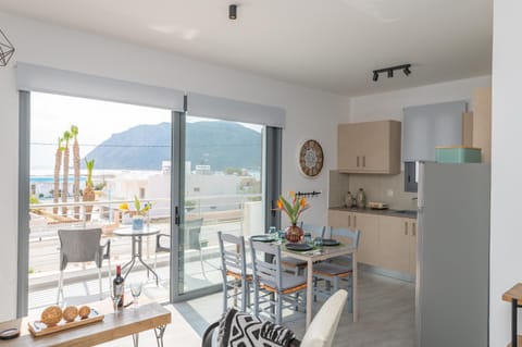 View (from property/room), Balcony/Terrace, Kitchen or kitchenette