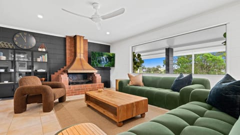 TV and multimedia, Living room, Seating area