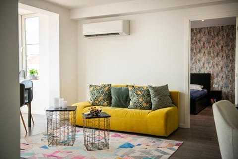 Living room, Photo of the whole room, Evening entertainment, air conditioner