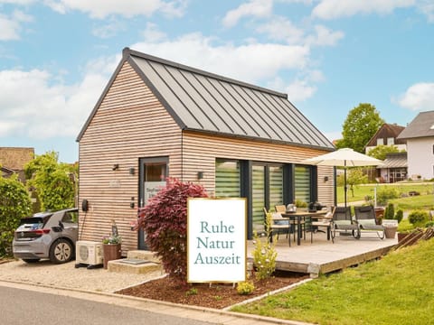 Property building, Day, Garden, Garden view, Parking