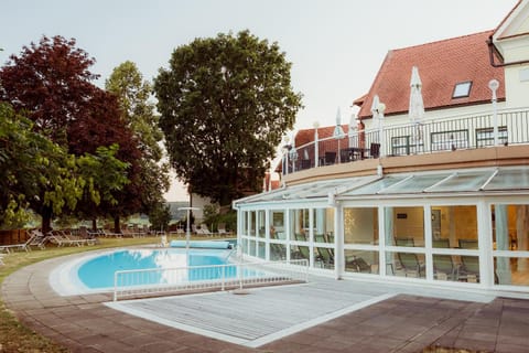 Property building, Swimming pool