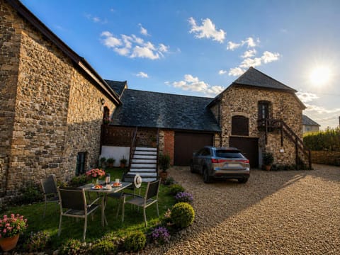 Property building, Spring, Day, BBQ facilities, Seating area