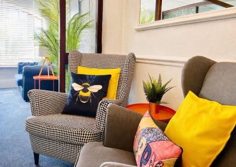 Group Bookings 16 guests Entire Property for your Family House in Blackpool