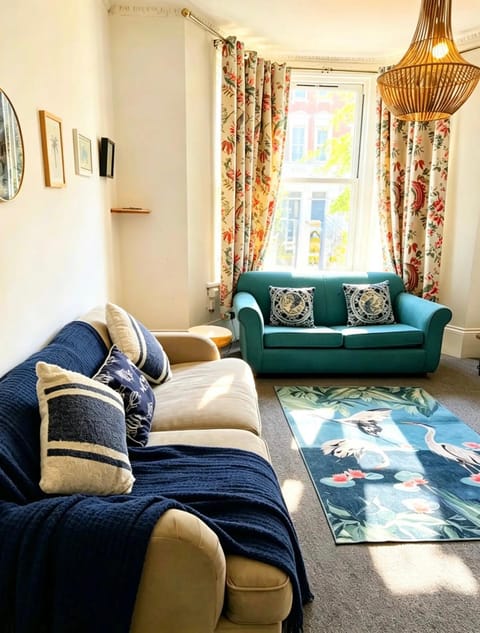 Bed, Living room, Seating area