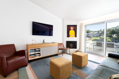Communal lounge/ TV room, TV and multimedia, Seating area