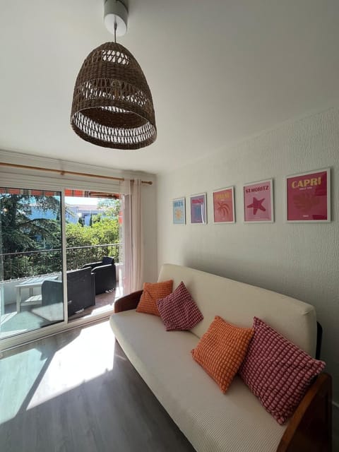 Living room, Photo of the whole room, Bedroom