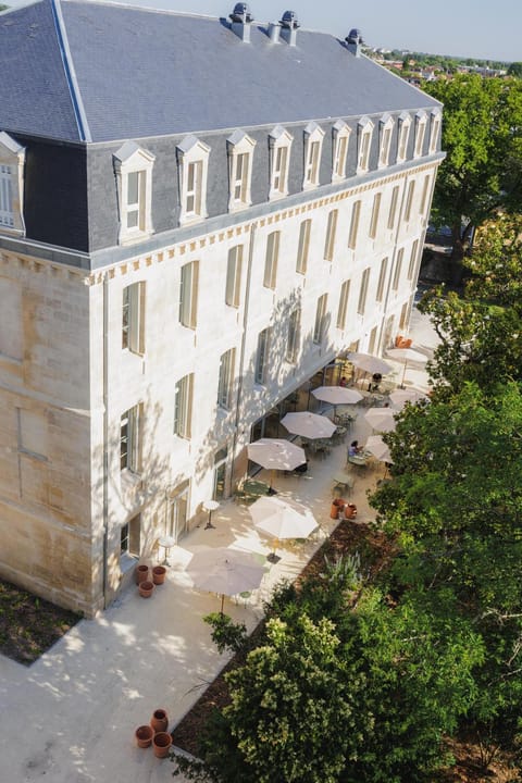 Property building, Restaurant/places to eat
