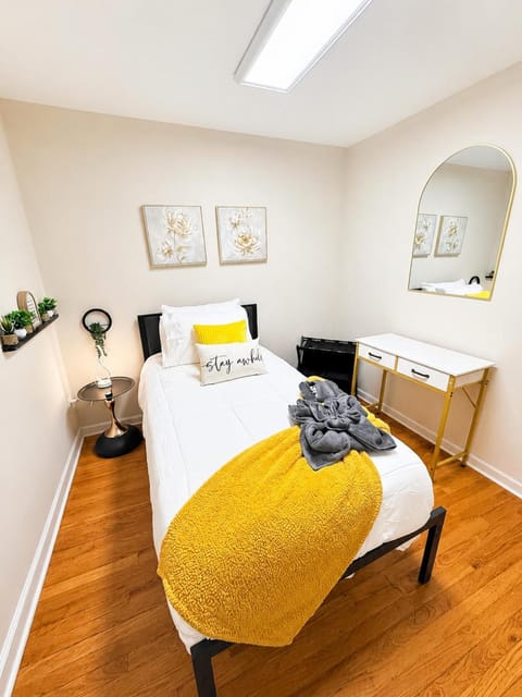 Bed, Photo of the whole room, Decorative detail, Bedroom, furniture, towels