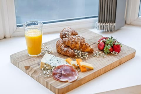 Food and drinks, Food, Breakfast, Continental breakfast, Drinks