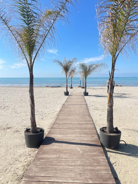 Off site, Neighbourhood, Beach