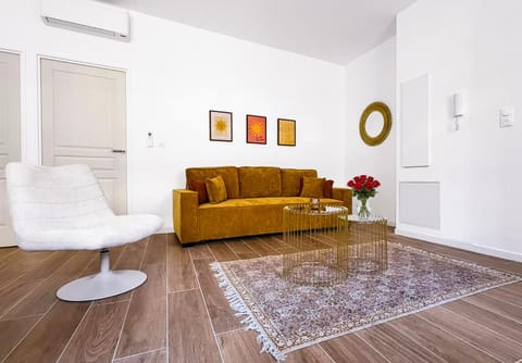 Living room, Seating area, air conditioner