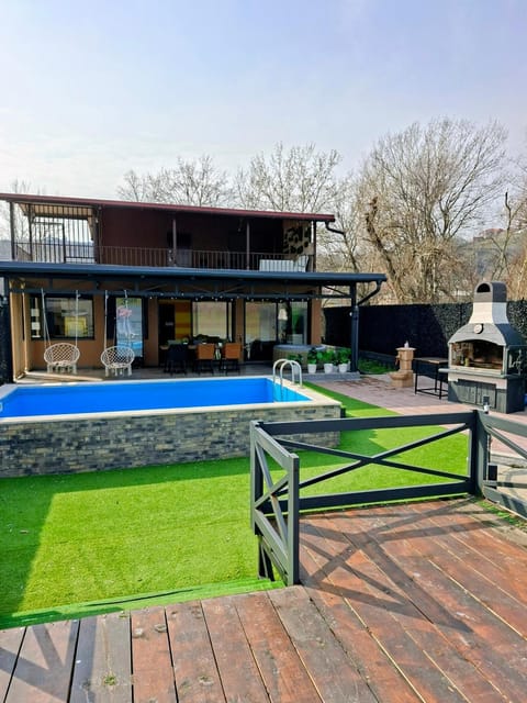 Property building, Day, Pool view, Swimming pool