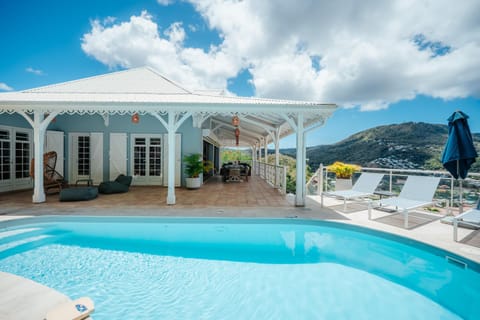 Patio, Mountain view, Pool view, Swimming pool, sunbed