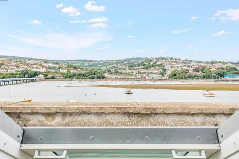 Spacious Sleeps 13 plus , Beachfront home in Shaldon House in Teignmouth