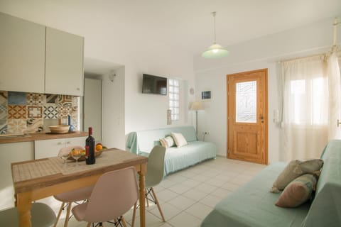 Kitchen or kitchenette, Living room