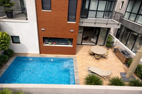 Property building, Day, Pool view, Swimming pool, sunbed