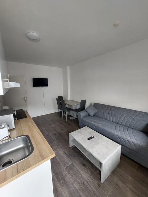 TV and multimedia, Kitchen or kitchenette, Living room, Seating area