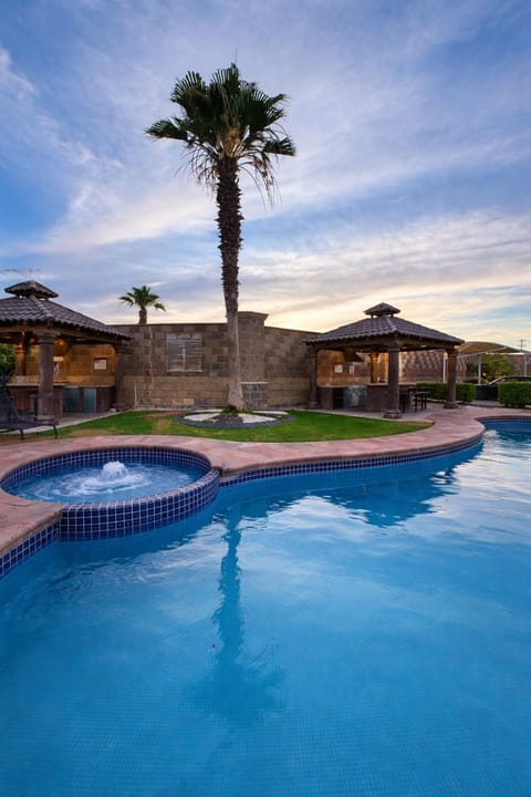 Hot Tub, Kitchen or kitchenette