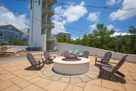 Patio, Day, Seating area, fireplace