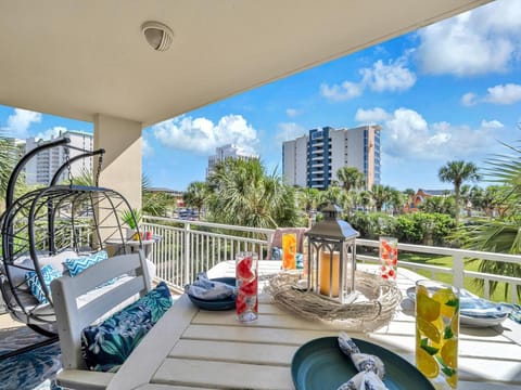 Day, Balcony/Terrace, Seating area, Dining area, City view, furniture