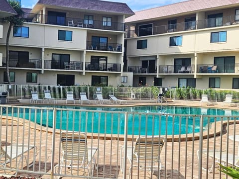 Property building, Balcony/Terrace, Swimming pool