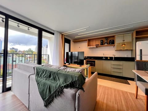 Communal lounge/ TV room, TV and multimedia, Kitchen or kitchenette, Living room, Seating area, Evening entertainment