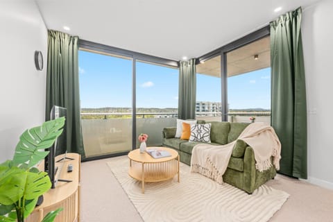 Communal lounge/ TV room, TV and multimedia, Living room, Seating area, Evening entertainment