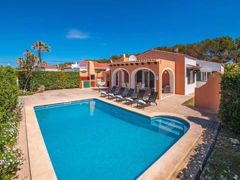 Property building, Swimming pool, sunbed