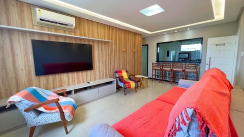Communal lounge/ TV room, TV and multimedia, Living room, Seating area, air conditioner